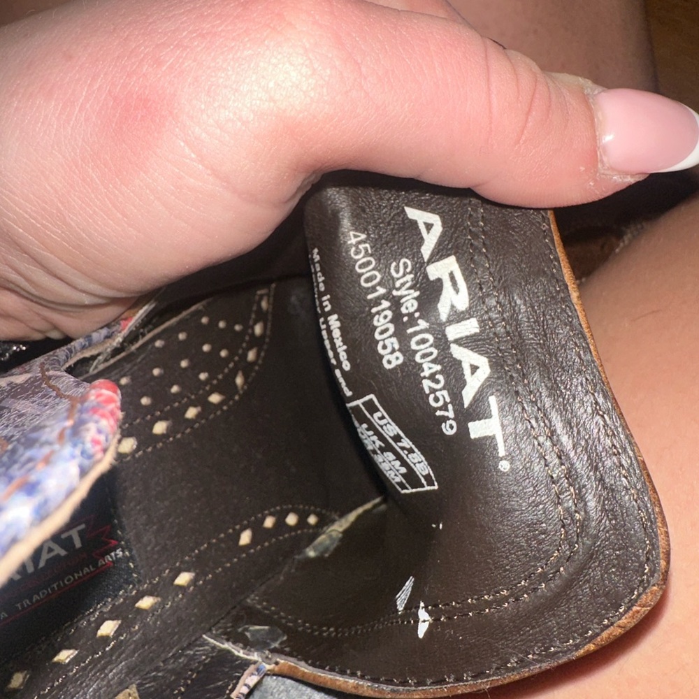 7.5 Ariat Boots! - Picture 7 of 8